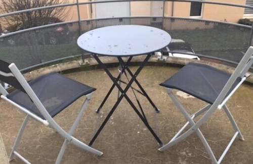 La Suze-sur-Sarthe Apartment | Beau Studio Meublé à La Suze. Idéal Étudiants et Déplacements Professionnels