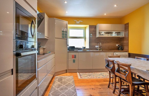 Beaumaris Apartment | Beau View at Gadlys House