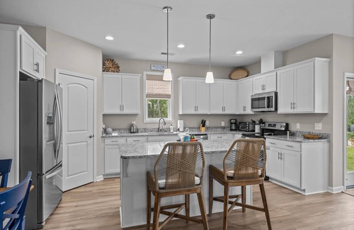 Morehead City House | Beaufort by the Sea - end unit, spacious townhome with pool, other amenities