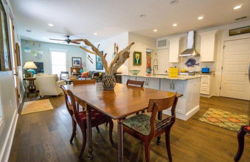 Pigeon Point House | Beaufort Cottage in Pigeon Point Near Downtown Beaufort and Paris Island