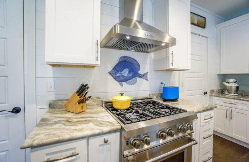 Pigeon Point House | Beaufort Cottage in Pigeon Point Near Downtown Beaufort and Paris Island