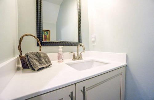 Pigeon Point House | Beaufort Cottage in Pigeon Point Near Downtown Beaufort and Paris Island