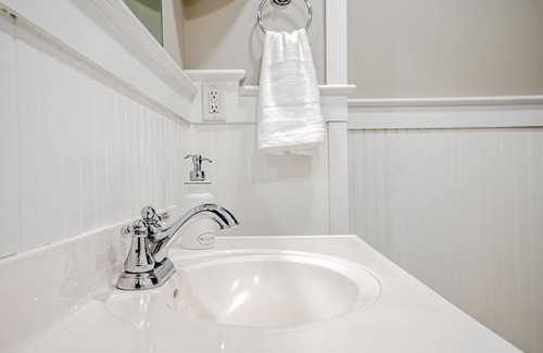 Beaufort House | Beaufort Cottage on Heyward - Sleeps 4