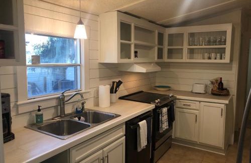 Burton House | Beaufort SC New Renovation, Close to Parris Island, Historic Downtown, Beautiful Beaches, Sleeps 8