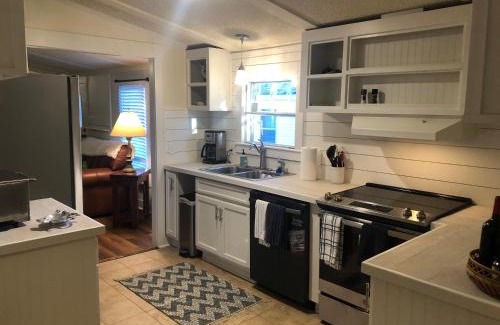 Burton House | Beaufort SC New Renovation, Close to Parris Island, Historic Downtown, Beautiful Beaches, Sleeps 8