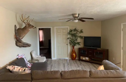 Beaumont House | Beaumont Chateau - SHORT/LONG TERM FURNISHED 2/2 HOUSE