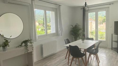 Nyons Apartment | BEAUSOLEIL , appartement neuf, climatisé , Jardin clos , 2 chambres, parking privé, calme, 900 m du centre de nyons