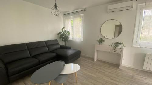 Nyons Apartment | BEAUSOLEIL , appartement neuf, climatisé , Jardin clos , 2 chambres, parking privé, calme, 900 m du centre de nyons