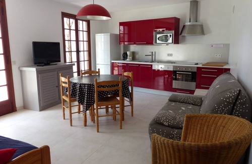 Saint-Georges-de-Didonne Apartment | Beautiful 2-room apartment for 4 people, ground floor, private terrace, sea and beach view