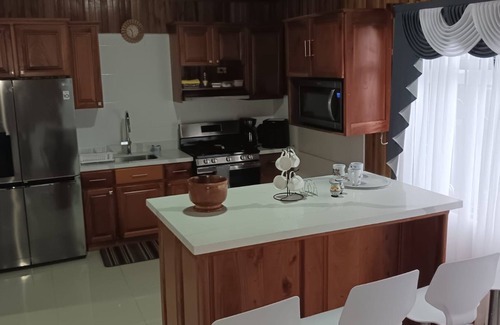 Buenos Aires House | Beautiful house! family sized, 5 minutes from downtown Santa Elena