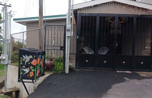 Buenos Aires House | Beautiful house! family sized, 5 minutes from downtown Santa Elena