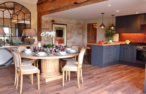 Walton House | Beautiful villa for 8 guests with WIFI, terrace and pets allowed