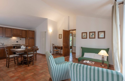 Ponte di Gabbiano Apartment | Beautiful apartment for 4 people with A/C, WIFI, pool, TV, pets allowed and parking, close to Si.