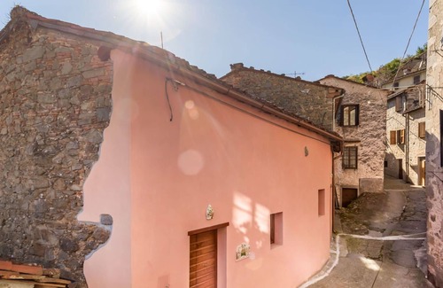 Bagni di Lucca Apartment | Beautiful apartment for 6 guests with private pool, WIFI, TV and pets allowed