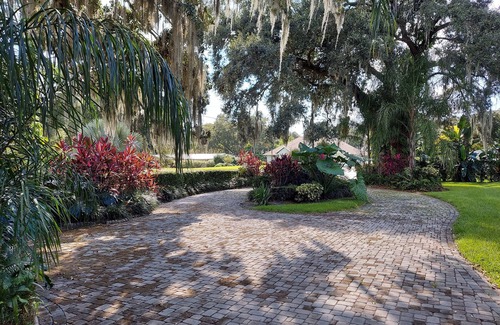 Winter Haven House | Beautiful Lake Front cottage w/heated pool & Hot Tub, 23 miles from Disney