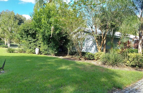 Winter Haven House | Beautiful Lake Front cottage w/heated pool & Hot Tub, 23 miles from Disney