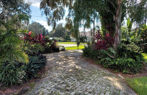 Winter Haven House | Beautiful Lake Front cottage w/heated pool & Hot Tub, 23 miles from Disney