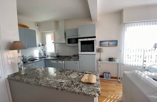Le Touquet-Paris-Plage Apartment | Beautiful, F2 very functional, facing the beach, with Fiber wifi.