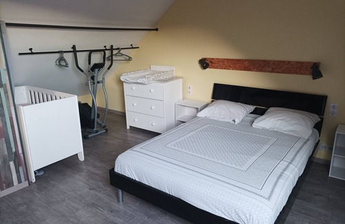 Port-en-Bessin-Huppain Apartment | Beautiful apartment in a private courtyard equipped to receive a family