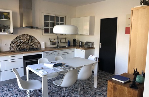 Saint-Medard-en-Jalles House | Beautiful family home, bright and contemporary