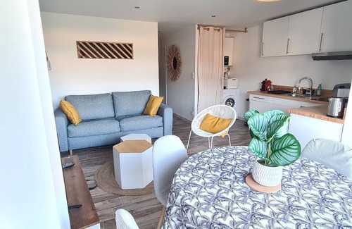 Saint-Mandrier-sur-Mer Apartment | Beautiful T2 with air-conditioned by the sea,