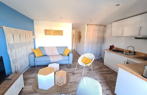 Saint-Mandrier-sur-Mer Apartment | Beautiful T2 with air-conditioned by the sea,