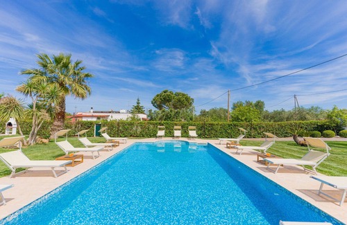 San Vito dei Normanni Villa | Beautiful apartment in villa for 5 guests with A/C, WIFI, pool, TV and parking, close to Ostuni