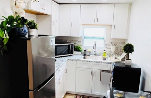 Davie House | Beautiful 1.5 bed 1-Bath Apartment on Second Floor
