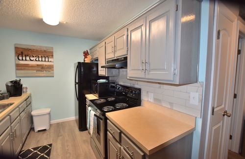 Osage Beach Condo | Beautiful! 1 Bd/1Ba -Slps 4- On the Water! 2 Steps to Unit! Wifi