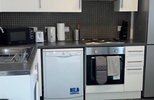 Tipton Apartment | Beautiful 1-Bed Apartment in Tipton