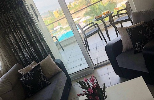 Side Apartment | Beautiful 1 bed apt, Stunning views, outdoor Jacuzzi