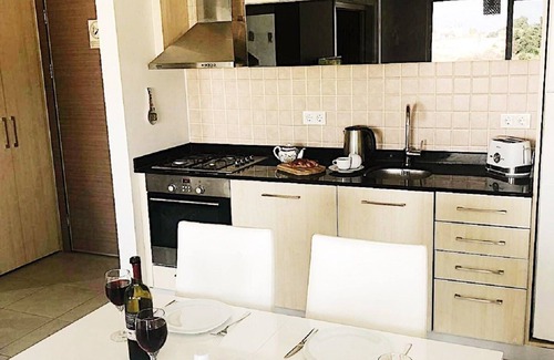 Side Apartment | Beautiful 1 bed apt, Stunning views, outdoor Jacuzzi