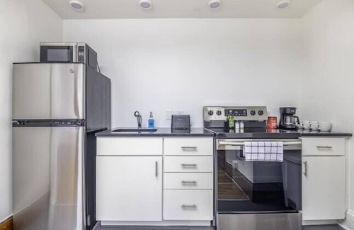 Sherman Hill Apartment | Beautiful 1 Bed Apt Close to Hospitals!