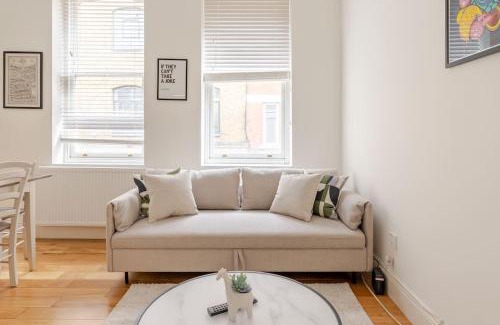 Camden Town Apartment | Beautiful 1 Bed Flat 2 Minute Walk To Camden Station