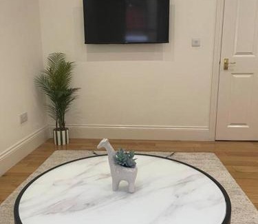 Camden Town Apartment | Beautiful 1 Bed Flat 2 Minute Walk To Camden Station