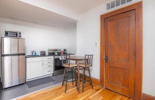 Downtown Des Moines Apartment | Beautiful 1 Bed Studio Apt Close To Hospitals!