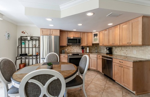 Marco Island Condo | Beautiful 1 Bedroom condo - JW Alternative - Steps from Marco Island Beach