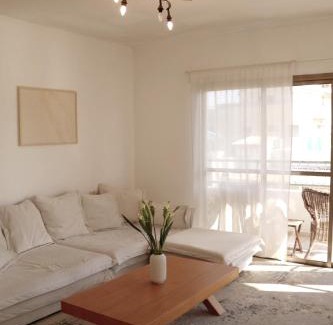 Kerem HaTeimanim Apartment | Beautiful 1 Bedroom apartment next to Hacarmel Market and the Royal Beach