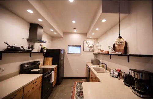 Fairbanks Apartment | Beautiful, 1 Bedroom in the Hills of Fairbanks