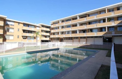 Coogee Apartment | Beautiful 1 bedroom unit 1 block from Coogee beach