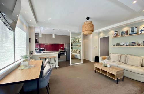 Coogee Apartment | Beautiful 1 bedroom unit 1 block from Coogee beach