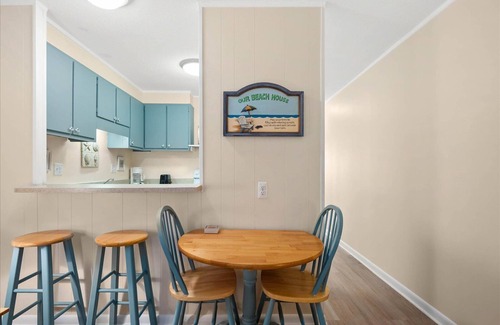 Caine Woods Condo | Beautiful 1 Bedroom Ocean City Condo in Orleans Ct with Outdoor Pool!
