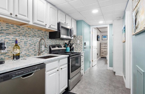 Ocean City Condo | Beautiful 1 BR Unit on the Boardwalk with a Pool!