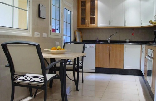Costa Adeje Apartment | Beautiful 150m2, 3 bedroom 2 bathroom apartment with very nice sea view in Duque