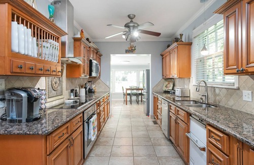 Donelson Hills House | Beautiful 1930's Historic home, 5 miles to DT, airport and Opry!