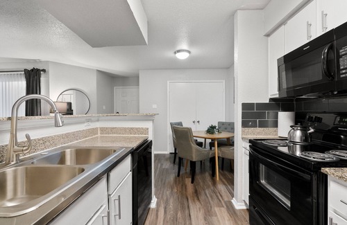 University Hills and Windsor Park Apartment | Beautiful 1BD/1BA in University Hills 7773