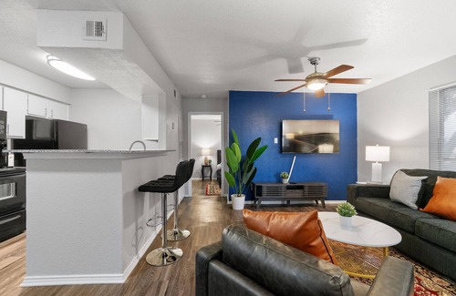 University Hills and Windsor Park Apartment | Beautiful 1BD/1BA in University Hills 0382