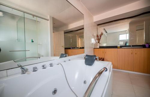 Lavington Apartment | Beautiful 1bdr w floor mirrors