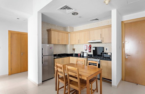Business Bay Apartment | Beautiful 1BR Apartment on Dubai Water Canal
