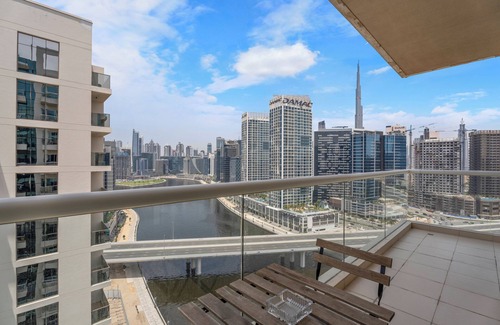Business Bay Apartment | Beautiful 1BR Apartment on Dubai Water Canal